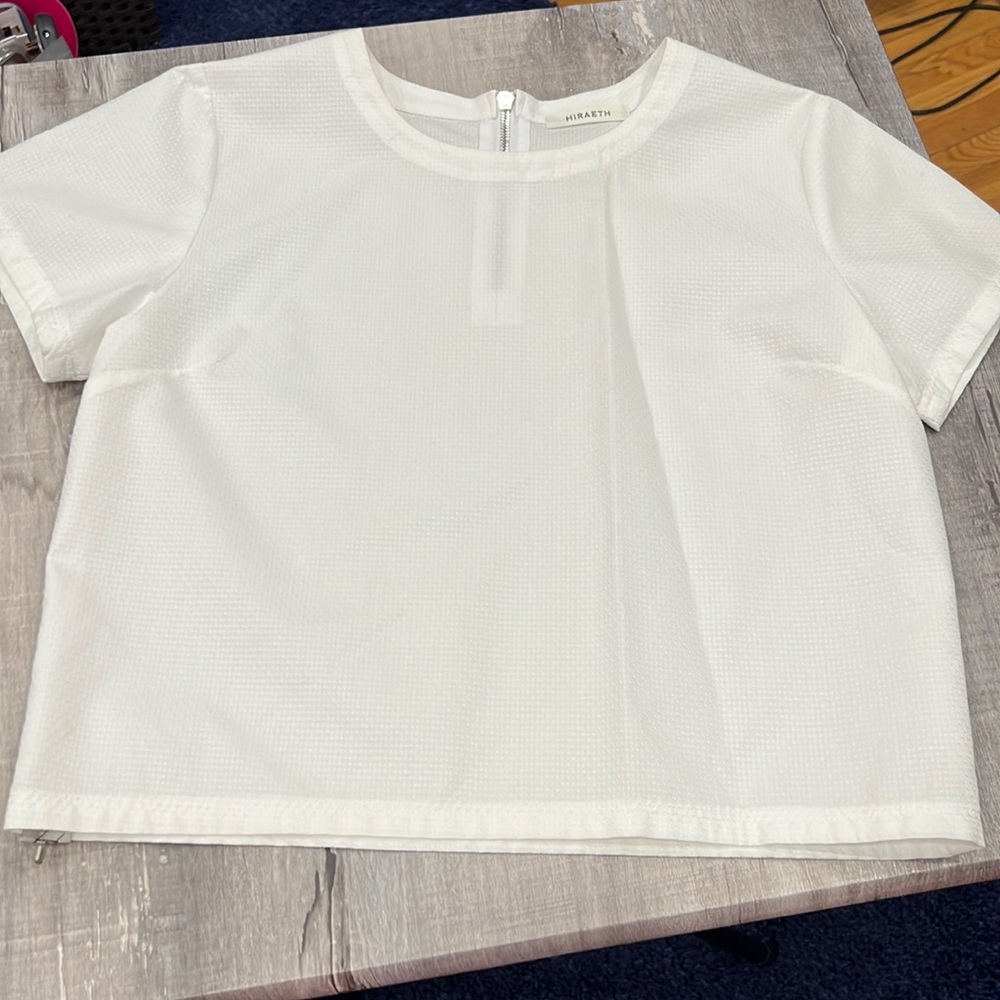 HIRAETH 100% cotton top zipper on back. Size 4